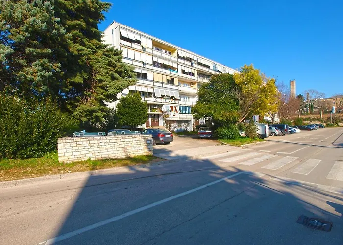 Momcilo 1995 * Πούλα