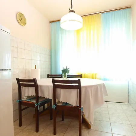 Momcilo 1995 Apartment *
