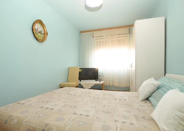 아파트 Momcilo 1995 *