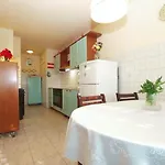 Momcilo 1995 Apartamento Pula